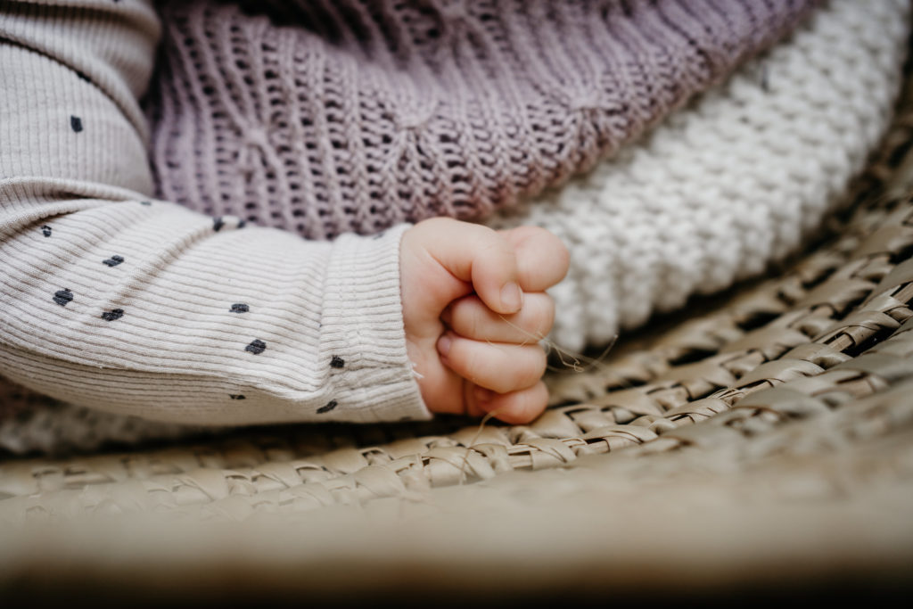 Newborn shoot - hand 
