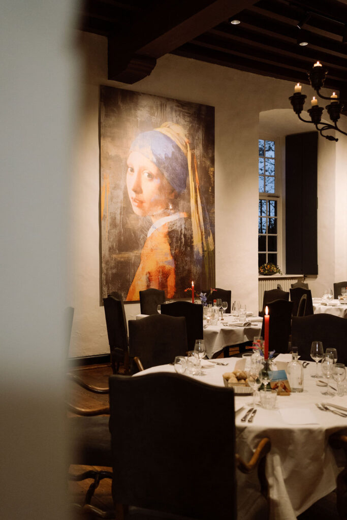 Herfstbruiloft bij Slot Doddendael. Diner. Sfeerbeeld tafels. 