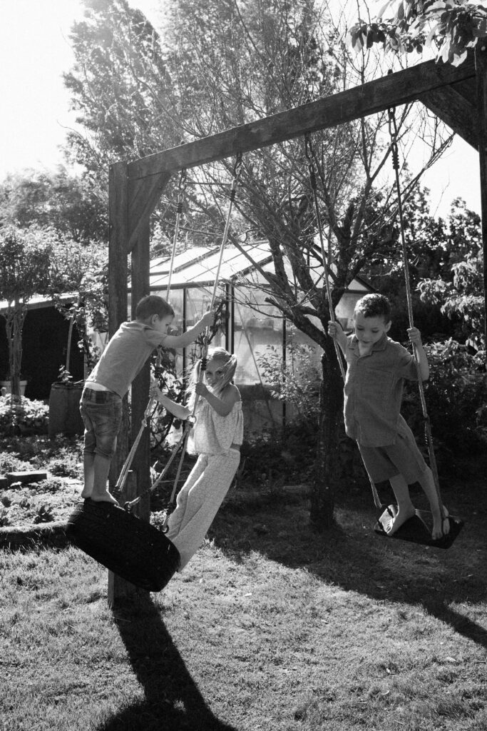 schommelen in de tuin