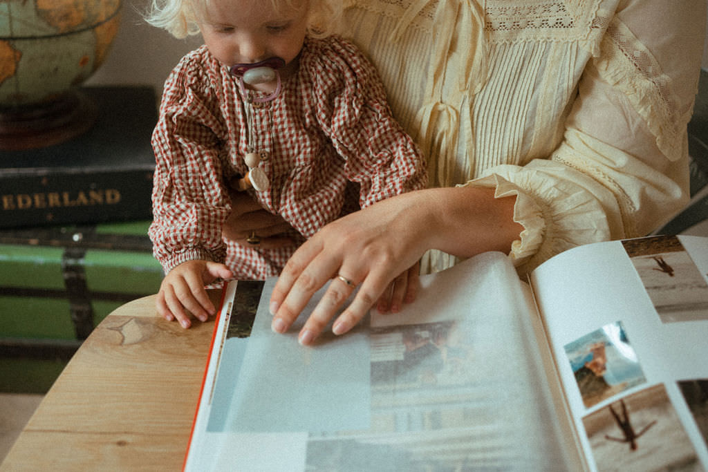 samen door jaarboek 2026 bladeren - books of stories 